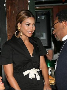 beyonce-faked-baby-bump