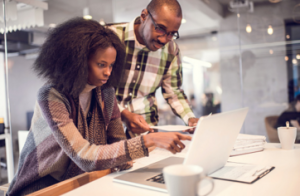 11black-couple-on-laptop_e