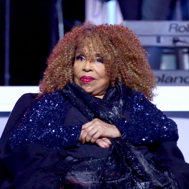 Roberta Flack Dies at 88: Celebrating the Grammy-Winning Soul Icon’s ...